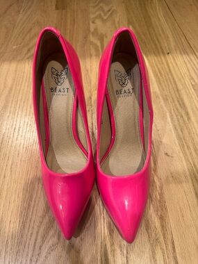 BEAST FASHION Women's Neon Pink Pointed Toe Pumps